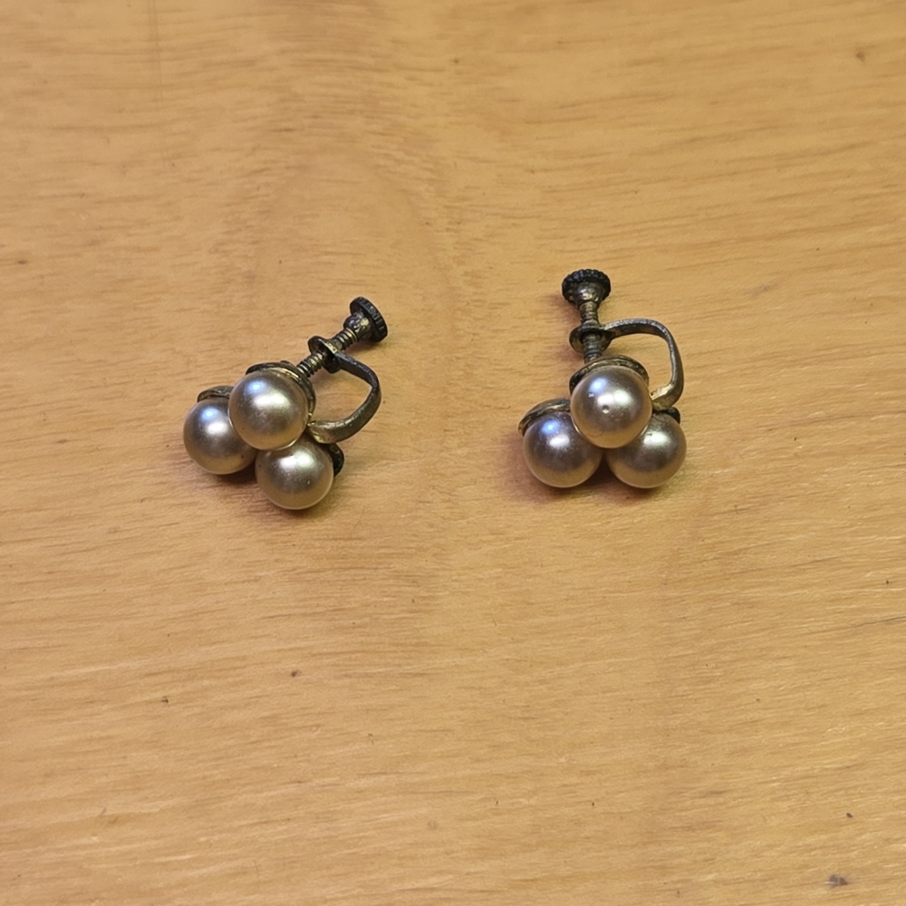 Vintage faux pearl clip on earrings